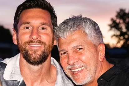 Lionel Messi junto a su padre, Jorge Messi, quien falleció a los 68 años en Rosario, Argentina.