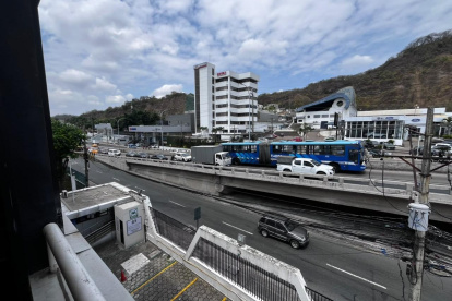 La unidad en un puente de la Carlos Julio Arosemena.