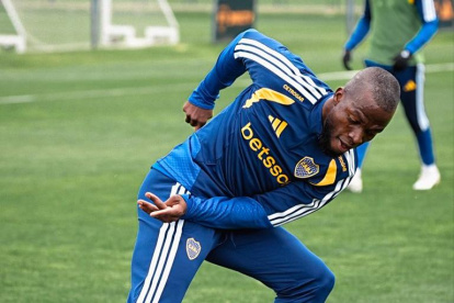 Enner Valencia espera su oportunidad para debutar en la Liga argentina con la camiseta de Boca Juniors.