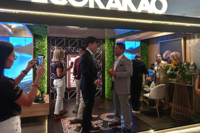 Yutaka Kai, experto de mercado de Itochu Internacional Inc, de Japón e Iván Ontaneda, presidente de Anecacao.