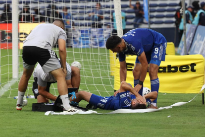 Juan Pablo Ruíz hizo el gol de Emelec, pero no pudo festejar por el golpe que se dio.
