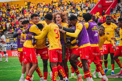 Toda la alegría de Aucas con el gol de Ederson Quiñónez.