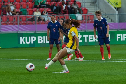 Fiorella Pico hizo el gol de penal en el primer tiempo para Ecuador.