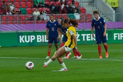 Fiorella Pico hizo el gol de penal en el primer tiempo para Ecuador.