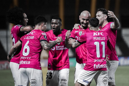Independiente del Valle ante Flamengo en el estadio Atahualpa.