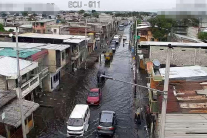 Lluvias y aguaje inundaron sectores de Guayaquil el 11 de septiembre.