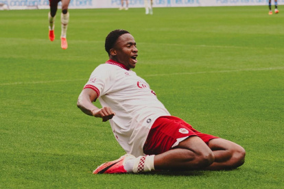 Snayder Porozo anotó un gol para Royal Antwerp en la derrota 3-1 ante Brujas.