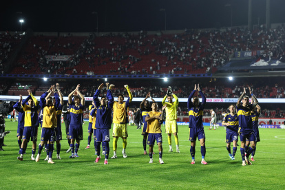 Jugadores de Boca Juniors, entre ellos Enner Valencia, celebraron al finalizar el partido por los cuartos de final de la Copa Sudamericana entre Sao Paulo y Boca Juniors.