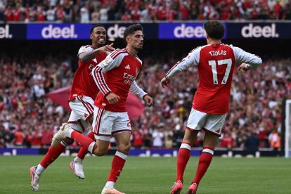 Arsenal es el líder en la tabla de la Premier League 2026-27.