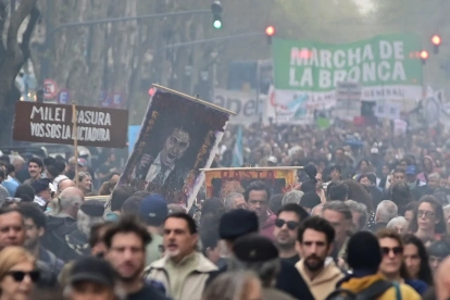 La protesta convocada en Buenos Aires también se replicó en otras 60 ciudades de Argentina.