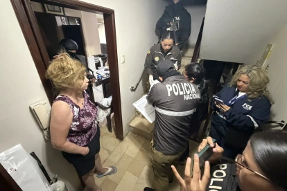 El ministro del Interior, John Reimberg, se pronunció después del operativo que dejó ocho detenidos por una presunta red de corrupción.