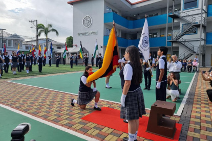 Juramento de la bandera en el colegio Liceo Panamericano Centenario