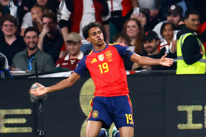 Lamine Yamal de España a los dos minutos ya festejaba ante Inglaterra.