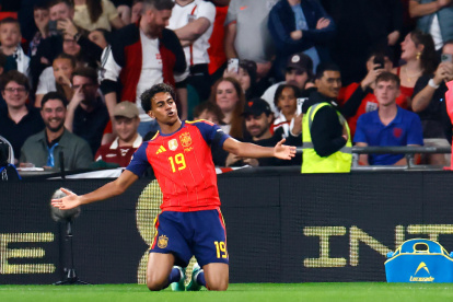 Lamine Yamal de España a los dos minutos ya festejaba ante Inglaterra.