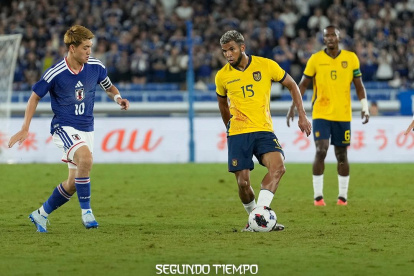 Pedro Vite estuvo en el medio campo de Ecuador ante Japón.