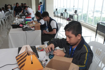 Isaac Flores, uno de los concursantes del IRO Ecuador Open 2026, participó este jueves en la jornada inaugural de la competencia.