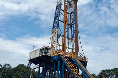 Una torre para la producción de petróleo en Ecuador.