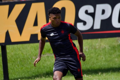 Bryan De Jesús en el entrenamiento de El Nacional.