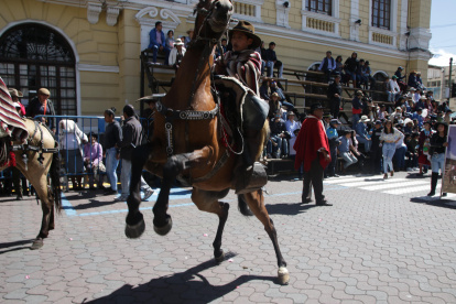 Las cabalgatas y las expediciones a caballo permiten conocer las antiguas haciendas y los caminos rurales que atraviesan las zonas cercanas al Cotopaxi.