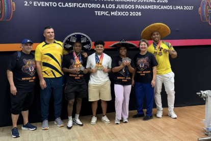 Parte de la delegación y medallistas del Panamericanos de Pesas en México.