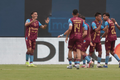 Macará hizo la fiesta en Quito ante Universidad Católica.