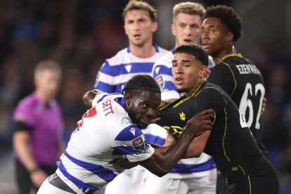 Kendry Páez disputando su primer partido de titular con el Chelsea Sub 21 ante el Reading.
