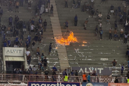 El sábado pasado en el cotejo entre Guayaquil City y Emelec, hinchas prendieron fuego en las gradas.