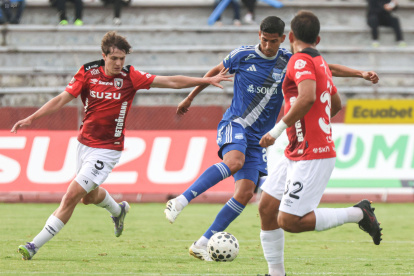 Tobías Coppo (I) es titular habitual en Leones FC.