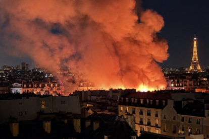 Una jornada de protestas sociales en Francia terminó con graves disturbios y la destrucción de un histórico edificio público en la ciudad de Limoges.