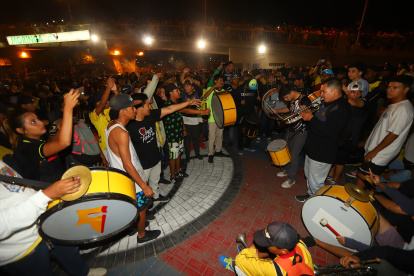 Referencial. Matías Oyola, capitán de Barcelona, recibió a los hinchas y se comprometió con la mejoría.


AGOSTO 13 del 2018, VALENTINA ENCALADA, Guayaquil-Ecuador

Agencia (ag-extra)