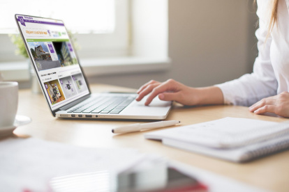 La plataforma está disponible en versión web y aplicación móvil.