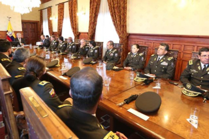 Toque de queda. Desde las 22:00 hasta las 06:00 rige en San Lorenzo el toque de queda. Un total de 80 efectivos élite de la Policía Nacional (GIR, GOE y GEMA) y de las FF.AA, patrullan la ciudad durante la noche. (GUSTAVO GUAMÁN)