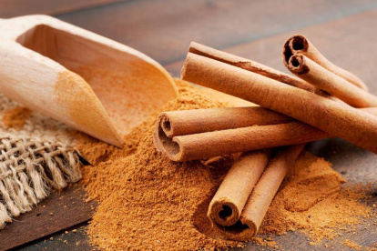 Especias como la canela y la cúrcuma tienen propiedades antiinflamatorias.
