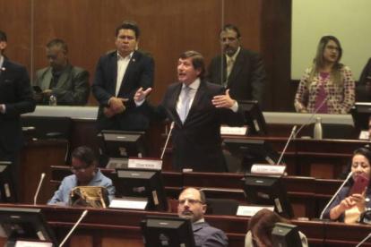 Socialcristianos. César Rohón le puso pimienta a la sesión: “O cumplimos la ley o nos vamos al carajo”.