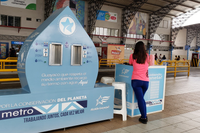 La máquina instalada en la estación de la Metrovía es una de las cien que se ubicará en la ciudad.