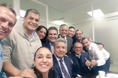 Desde la izquierda, de pie: Patiño, Correa, Pabón, Serrano, Mera, Mangas, Vinicio y Fernando Alvarado. Sentados: Rivadeneira, Moreno, Glas