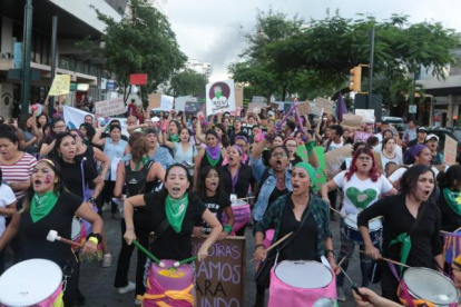 Los grupos feministas han exigido al Estado, a través de distintas manifestaciones, la despenalización del aborto en caso de violación.