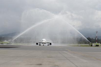 Durante el evento de entrega se recordó que el aeropuerto de la capital ha operado con aproximaciones de precisión con Categoría I.