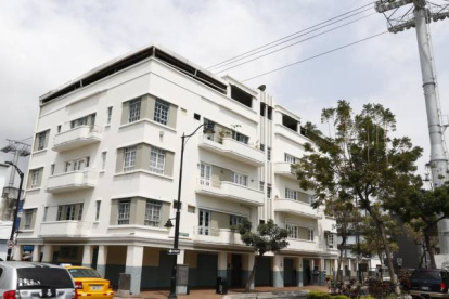 Perspectiva. El propietario de esta vivienda no sabe a cuántos metros sobre su techo están los cables de la Aerovía, cerca de la estación Malecón