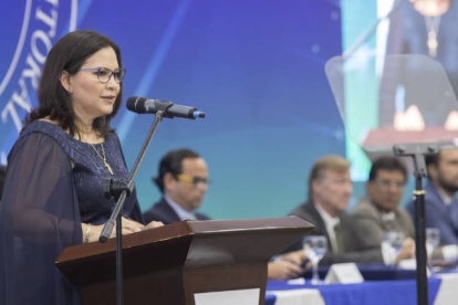 La rectora de la Espol, Cecilia Paredes, durante la sesión solemne de aniversario del 29 de octubre pasado