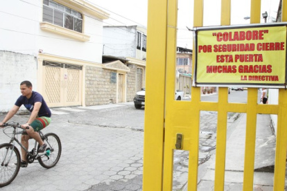 Medida. Los vecinos de la 11ª etapa de la Alborada cerraron sus calles para evitar el ingreso a desconocidos.