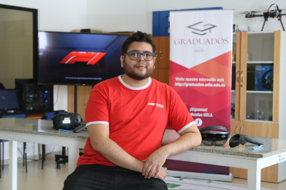 Francisco estudió Computer Game Engineering en Inglaterra.