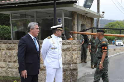 El capitán Ortega debe cumplir su arresto en la base naval San Eduardo, donde está asignado.