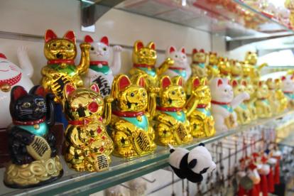 El Mercado de la Seda se sitúa en la Avenida Chang"An, y es conocida como la Calle de la Seda.