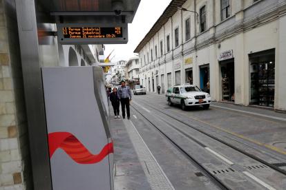 Obra. Una boletería de una de las paradas a pocas cuadras del parque Calderón está instalada y lista para usar.
