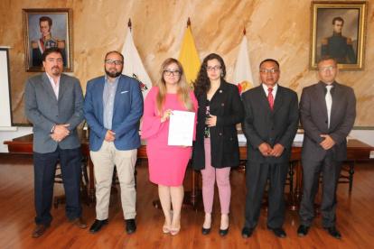 Autoridades del ministerio de Ambiente y otras entidades públicas, privadas y  ONG firmaron el documento.