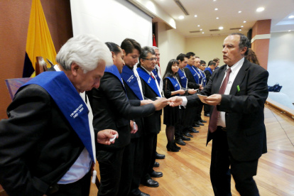 Graduación. Catorce personas culminaron sus estudios de ufología junto al experto, Jaime Rodríguez.