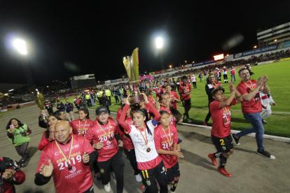 Actualmente, las jugadoras que participaron en el torneo local se encuentran en el limbo, y en la gran mayoría de los casos, sin ingresos. A diferencia de los hombres que suelen realizar pretemporadas.