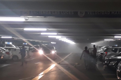 El flagelo del automotor ocurrió en el tercer nivel del centro comercial.