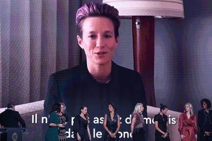 Megan Rapinoe recibió su premio mediante un video.
